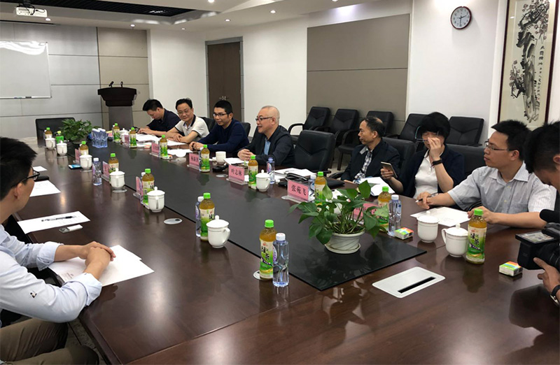 深圳市统计局局长杨新洪一行莅临康冠公司参观调研