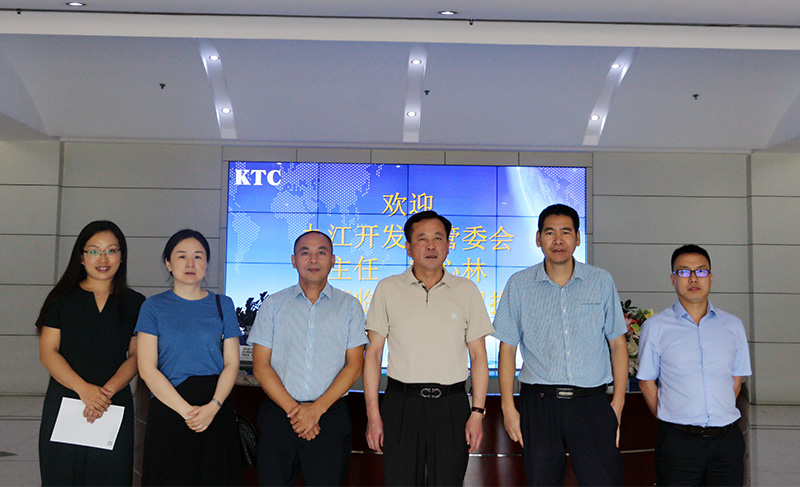 九江开发区管委会叶心林主任一行与康冠公司领导合影