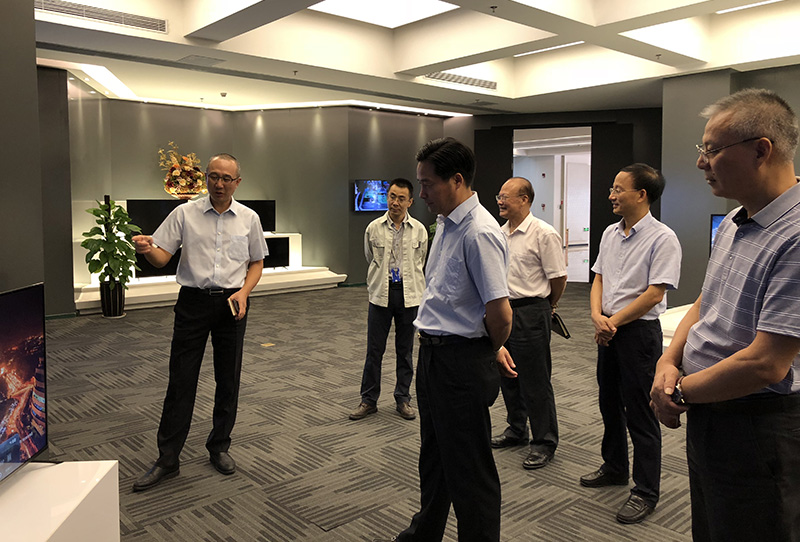 仲恺区委书记杨鹏飞一行参观康冠惠南展厅
