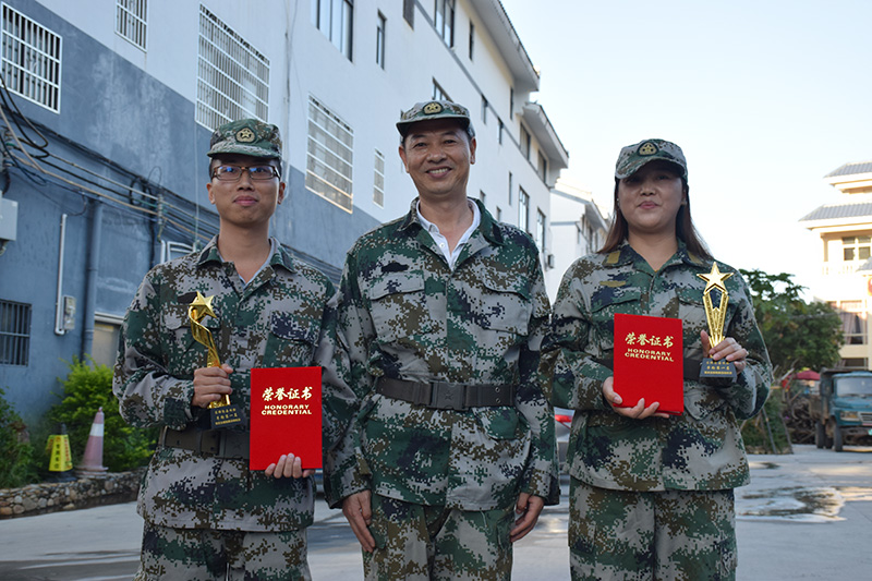 康冠园区党委举办了以“不忘初心·牢记使命”为主题的主题党日活动
